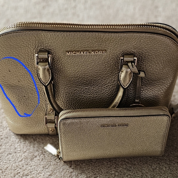 Leather Micheal Kors Gold Handbag with Matching Wallet - Picture 2 of 8